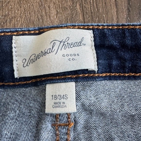Universal Thread Jeans.  Mid Rise Skinny.  Women’s size 18/34 SHORT. Dark wash. - Picture 5 of 8